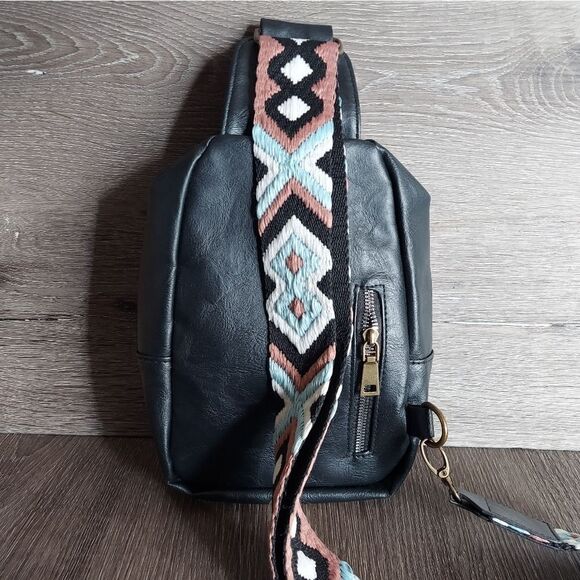 Black Sling Bag Chest Bag - Picture 3 of 8